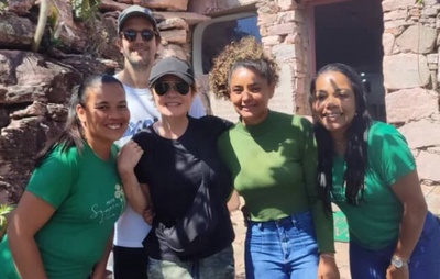 Adriana Esteves e Vladimir Brichta curtem dias de folga na Chapada Diamantina, na Bahia