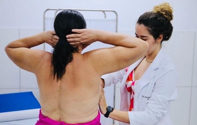 Outubro Rosa: Salvador intensifica ações de prevenção e cuidado com a saúde da mulher em centros de saúde e shoppings