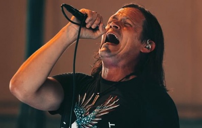 Vocalista da banda 3 Doors Down revela diagnóstico avançado de câncer e anuncia cancelamento da turnê