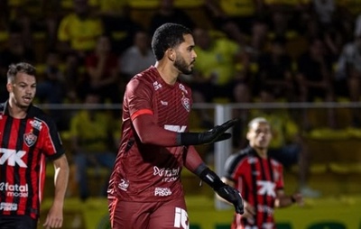 Lucas Arcanjo bate recorde de jogos pelo Vitória em 2025 e consolida carreira