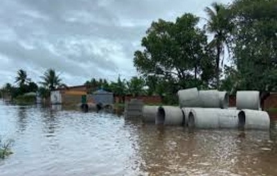 INMET alerta para chuvas fortes com risco de enchentes no nordeste baiano e na RMS para domingo