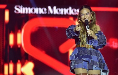 Simone Mendes se emociona ao lembrar da avó e celebra show no São João baiano: “Cantar em Salvador sempre foi um sonho”