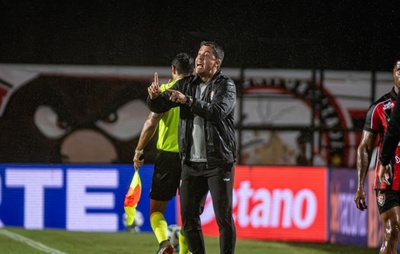 Carpini cita "gramado impraticável" em empate do Vitória contra o Cruzeiro