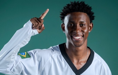 Henrique Marques conquista ouro inédito para o Brasil no Mundial de Taekwondo masculino