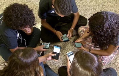 Adolescentes não recebem apoio emocional para lidar com redes sociais, diz pesquisa