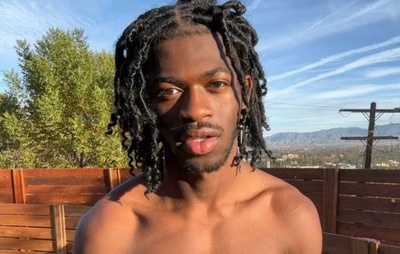 Rapper Lil Nas X deixa prisão após pagar quase R$ 500 mil de fiança