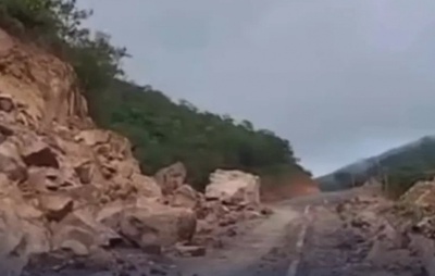 Trecho de estrada no Sudoeste baiano fica parcialmente bloqueado devido a deslizamento de terra