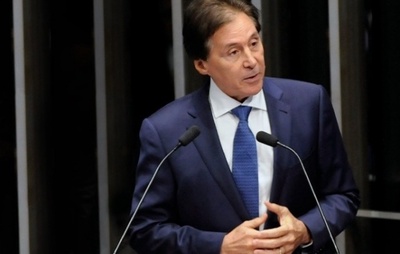 Ex-presidente do Senado, Eunício Oliveira tem fazenda invadida com carros blindados no DF