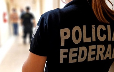 Agente da PF facilitou trânsito de suspeitos do INSS, diz inquérito; buscas encontraram US$ 200 mil