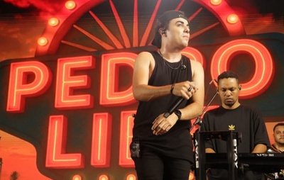 Pedro Libe abre noite de arrasta-pé no Largo do Pelourinho nesta segunda-feira