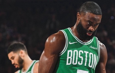 Maior campeão da NBA, Boston Celtics coloca quase todo elenco à venda; entenda
