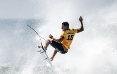 Italo quebra prancha, é eliminado e pode perder liderança no Mundial de Surfe