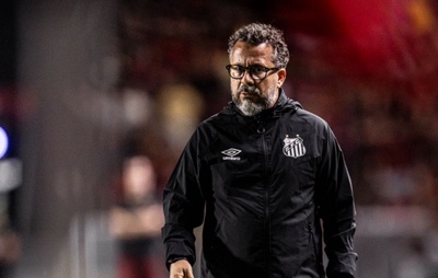 Por que Santos banca Cleber Xavier mesmo após três tropeços e volta ao Z4?