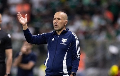 Cruzeiro sofre desfalques cruciais na zaga contra o Vitória e busca manter 3º lugar no Brasileirão