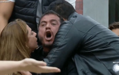 VÍDEO: Ex-BBB se descontrola em reality show da Record e parte para cima de professora de judô