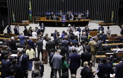 Câmara aprova em primeiro turno PEC que dificulta punição judicial de parlamentares