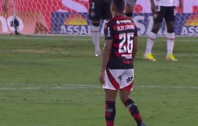 Convocado para a Seleção, Alex Sandro deixa campo lesionado contra o Vitória