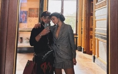Fran Gil e Alane Dias: romance em Paris com direito a declaração e Museu do Louvre