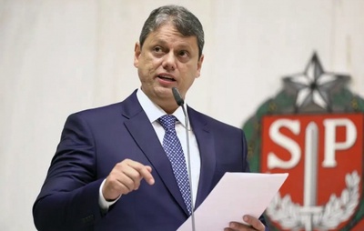 Tarcísio de Freitas: discurso pró-Bolsonaro em ato na Paulista acende debate sobre 2026 e radicalização política