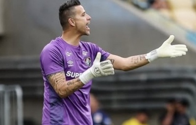 Fábio iguala recorde mundial de jogos e pode se tornar o jogador com mais partidas na história do futebol