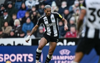 Convocado por Ancelotti, Joelinton deixa jogo do Newcastle lesionado e chorando