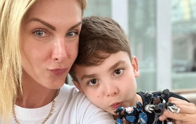 Ana Hickmann nega pedido do filho para ser youtuber