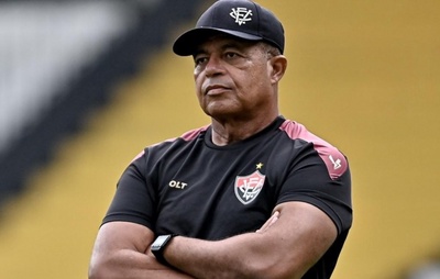 Após acesso no Sub-20, técnico do Vitória aponta jovens para compor elenco principal
