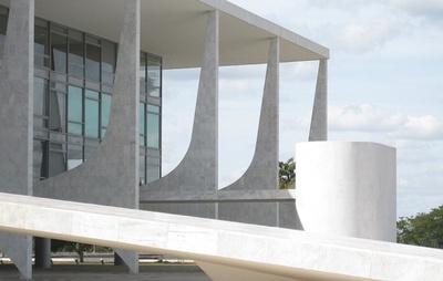 Homem tenta invadir Palácio do Planalto e é atingido por balas de borracha