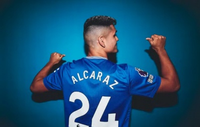 Everton exerce opção de compra e contrata Carlos Alcaraz em definitivo